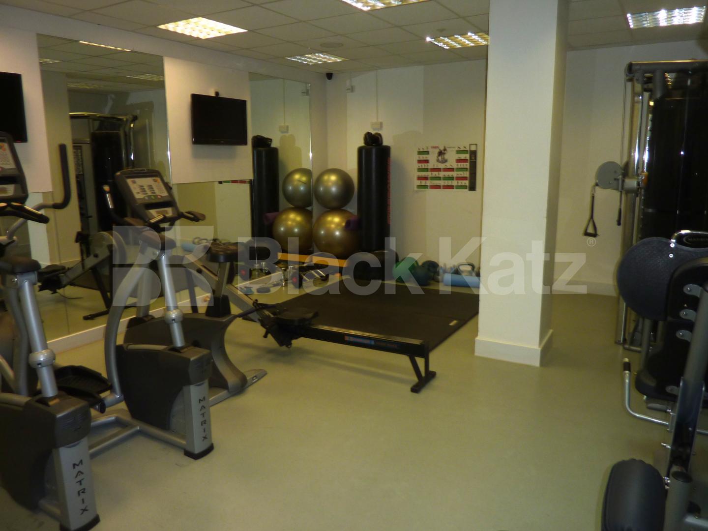 			SWIMMING POOL AND GYM!, 2 Bedroom, 1 bath, 1 reception Flat			 Westbourne Grove, BAYSWATER / WESTBOURNE GROVE